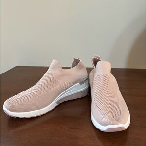 Women's Knit Slip-On Sneakers - Light Pink
